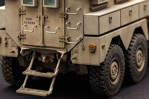 Meng Model 1:35 - U.S. Cougar 6x6 MRAP Vehicle (SS-005)