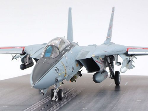 Tamiya 1:48 - Grumman F-14A Tomcat (Late Model) Carrier Launch Set (61122)