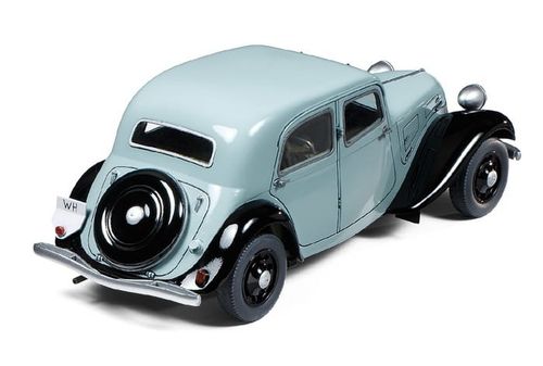 Tamiya 1:35 - Citroen Traction 11CV - Staff Car (35301)