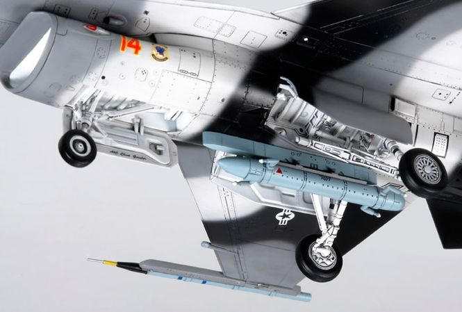 Main Image Tamiya 1:48 - F-16C/N Agressor/Adversary (61106)