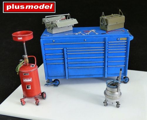 Plus Model 1:35 - Garage Equipment 497 