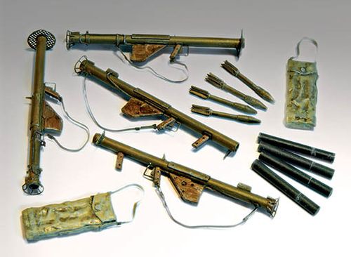 Plus Model 1:35 - Bazooka M1 and M1A1 326 